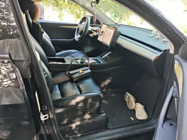 Tesla Model Y — Фото автомобиля 8