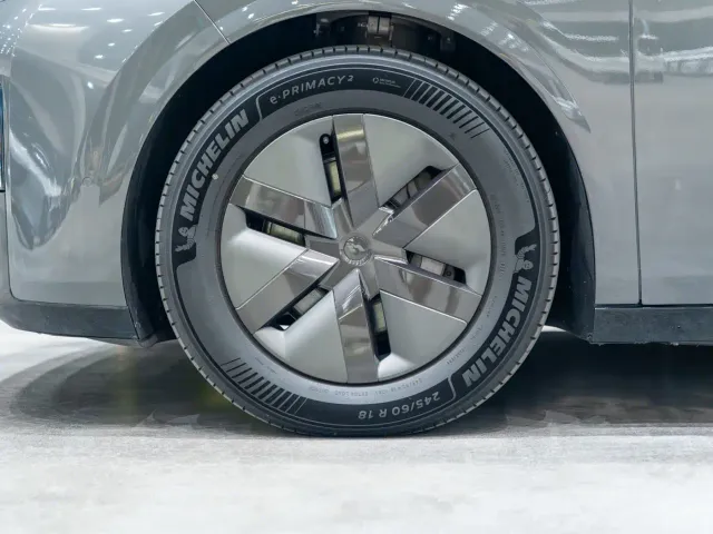 Li Auto MEGA — Фото автомобиля 13