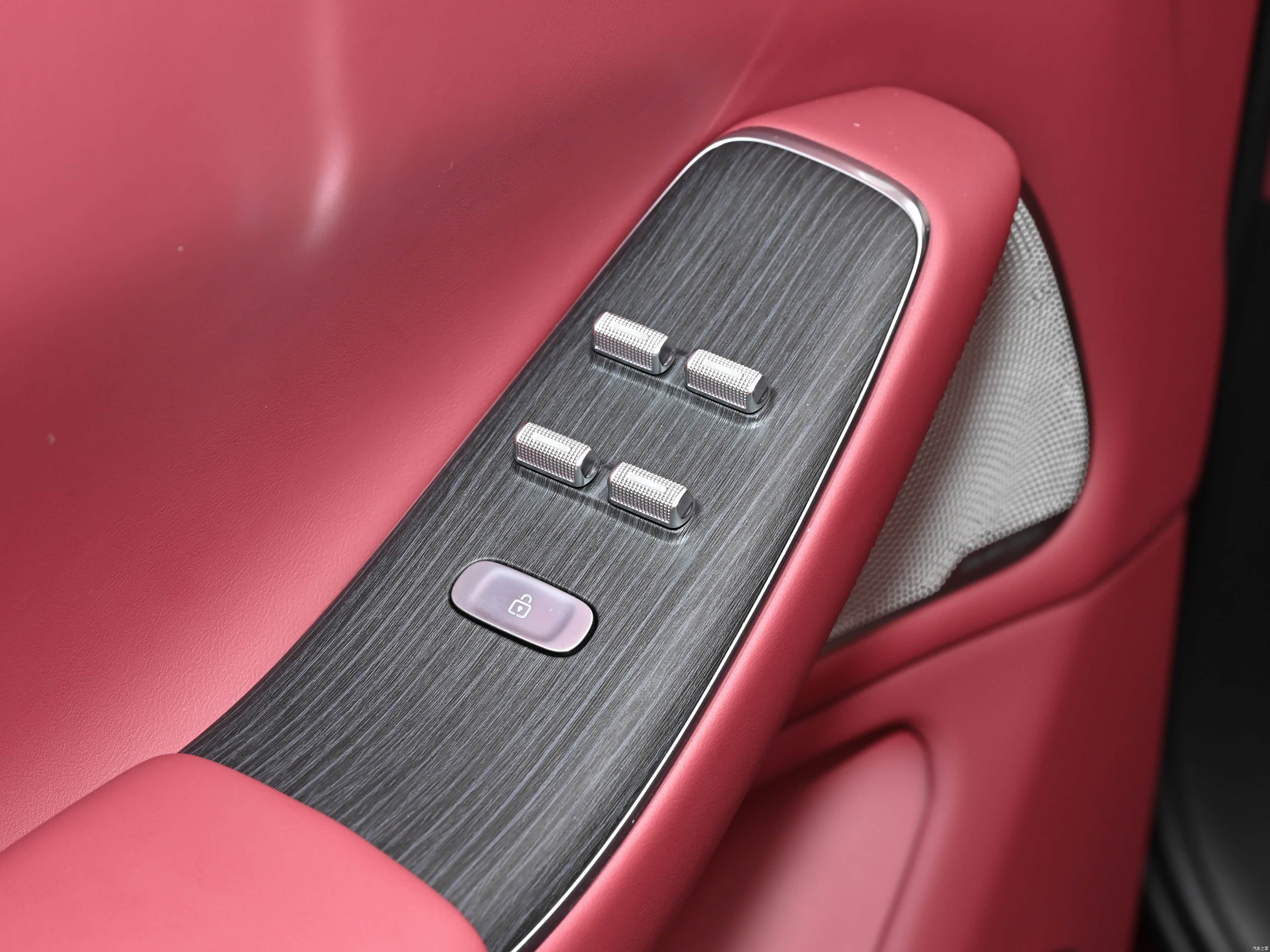 AITO M7 EREV Ultra 5 seats 4wd — Фото автомобиля 8