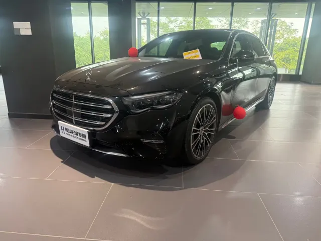 Фотография автомобиля — Mercedes-Benz E-Class