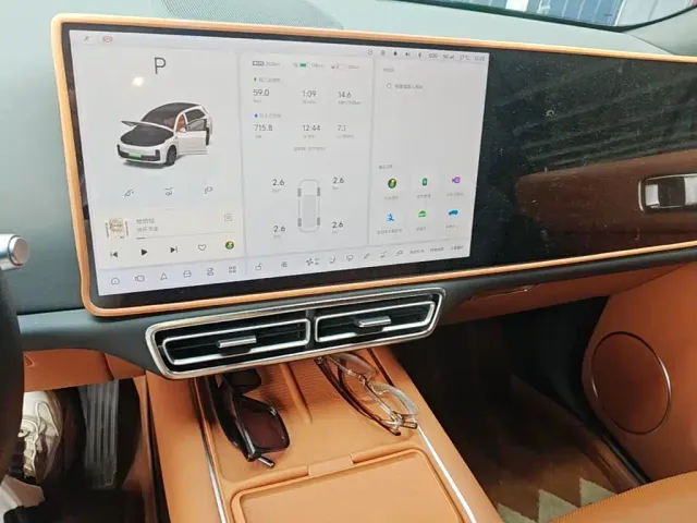 Li Auto L7 — Фото автомобиля 8