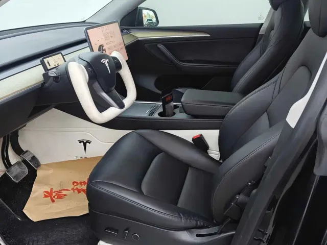 Tesla Model Y — Фото автомобиля 4