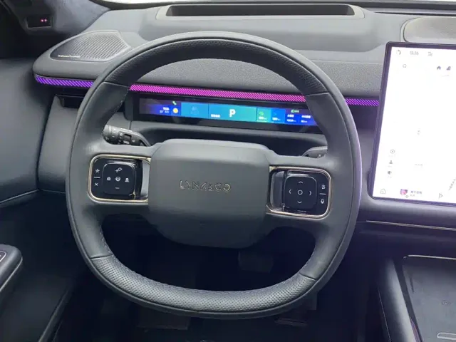 Lynk & Co 900 — Фото автомобиля 14