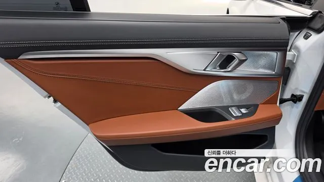 BMW 8 Series G15 — Фото автомобиля 14