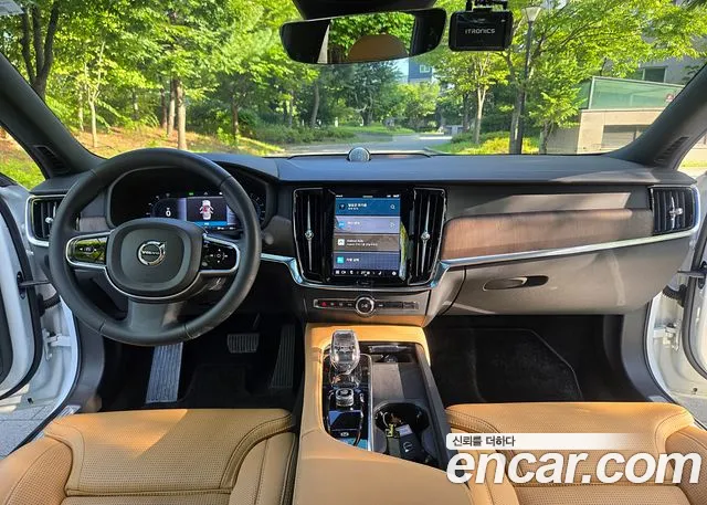 Volvo S90 — Фото автомобиля 9