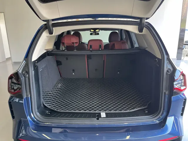 BMW iX3 — Фото автомобиля 26