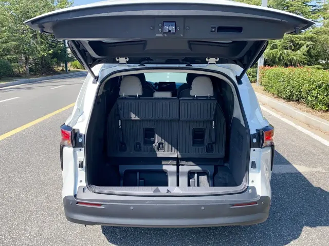 Toyota Sienna — Фото автомобиля 21