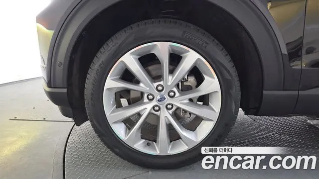 Ford Explorer Explorer 6 поколение 3.0 Platinum 4WD — Фото автомобиля 5