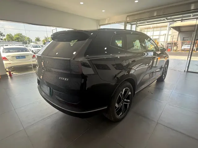 Volvo XC70 Plug-in Hybrid — Фото автомобиля 11