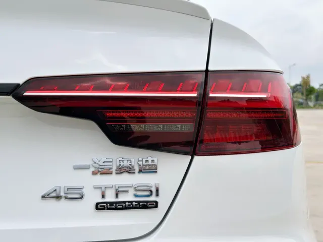 Audi A4L — Фото автомобиля 9