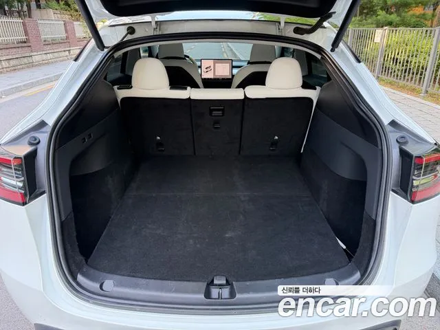 Tesla Model Y — Фото автомобиля 14