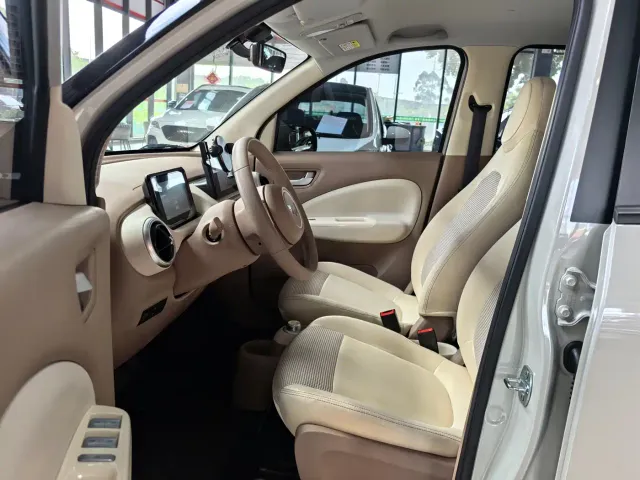 Wuling Motors Hongguang MINIEV 2025 4-Door Premium+ Edition — Фото автомобиля 8