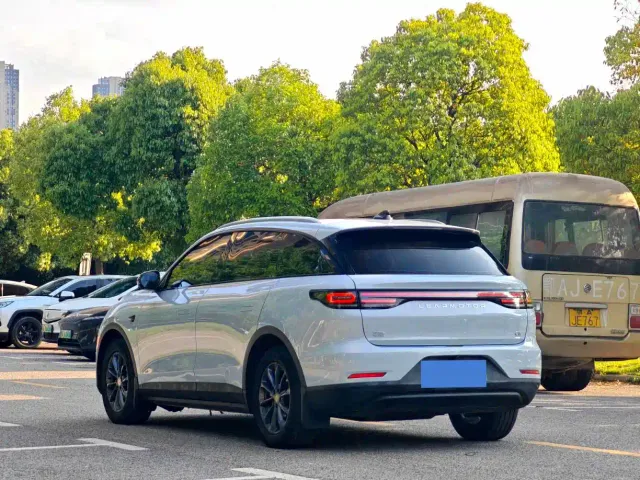Leapmotor C11 — Фото автомобиля 9