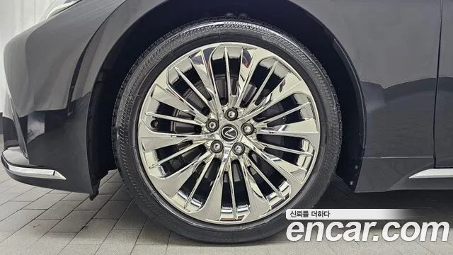 Lexus LS — Фото автомобиля 4