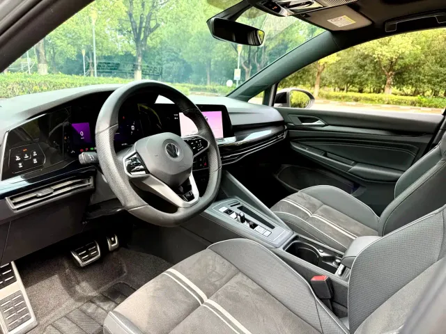 Volkswagen Golf — Фото автомобиля 12