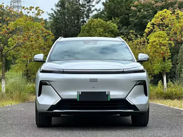 Geely Galaxy Starship 7 EM-i — Фото автомобиля 2