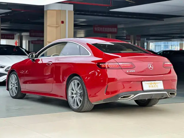 Mercedes-Benz E-Class — Фото автомобиля 3