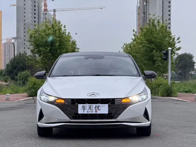 Hyundai Elantra — Фото автомобиля 2