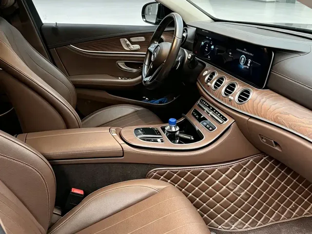 Mercedes-Benz E-Class — Фото автомобиля 14