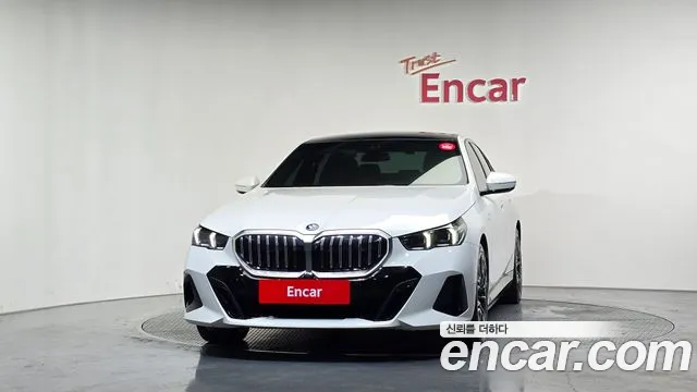 BMW 5 Series G60 — Фото автомобиля 3