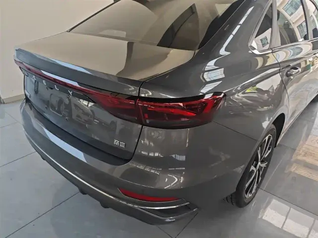 Geely Emgrand — Фото автомобиля 7