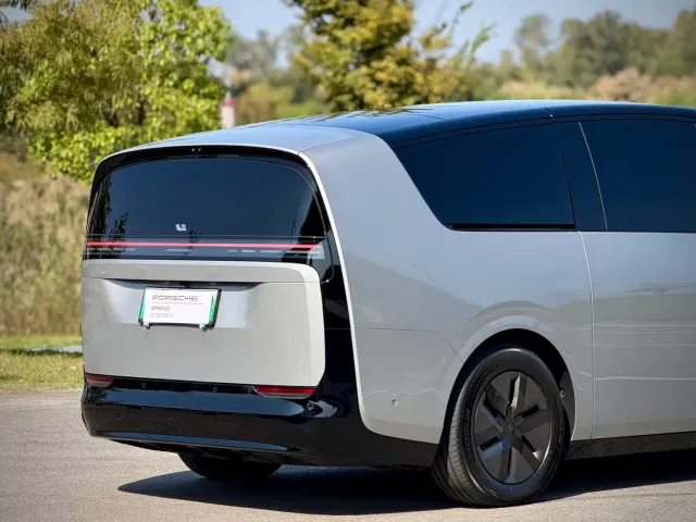 Li Auto MEGA — Фото автомобиля 19