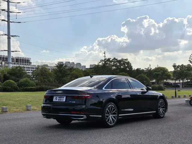Audi A8 — Фото автомобиля 17