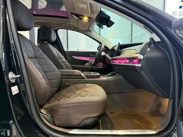 BMW i7 — Фото автомобиля 8