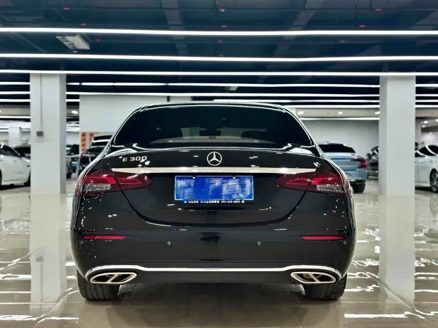 Mercedes-Benz E-Class — Фото автомобиля 5