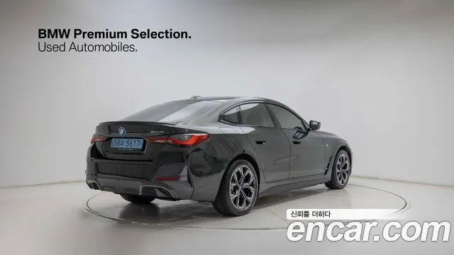 BMW i4 — Фото автомобиля 2