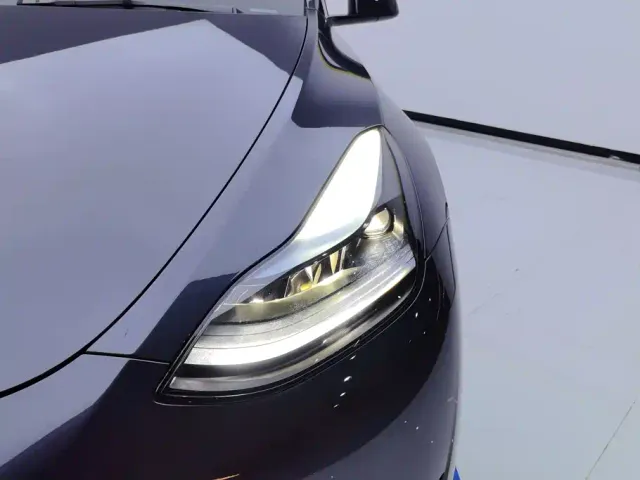 Tesla Model Y — Фото автомобиля 5