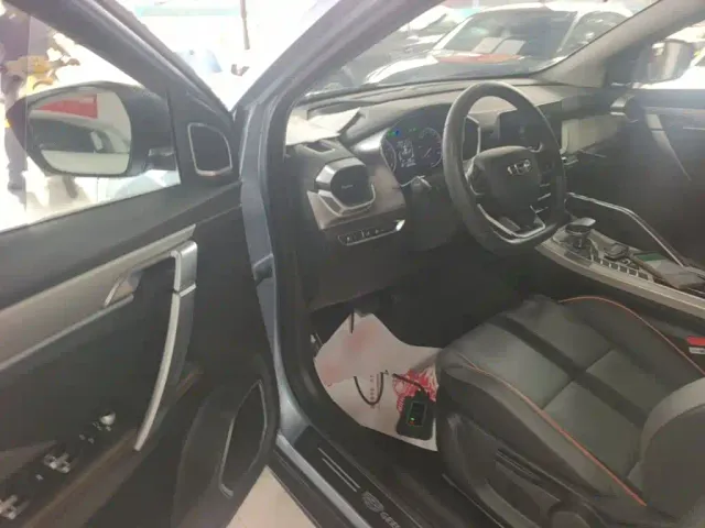 Geely Binyue — Фото автомобиля 15