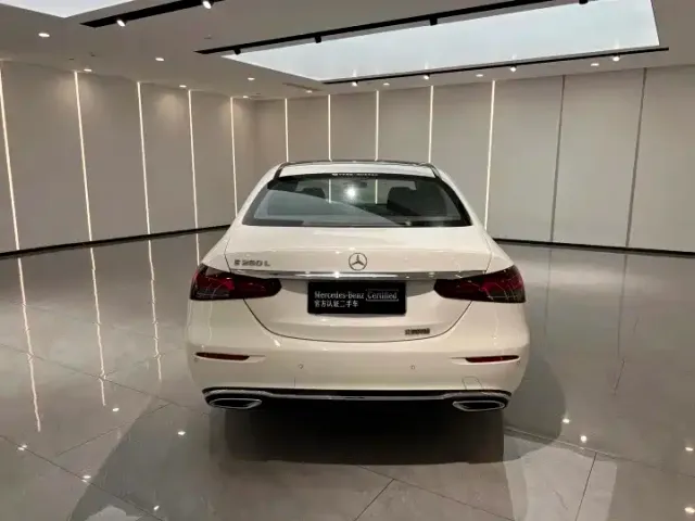 Mercedes-Benz E-Class — Фото автомобиля 14