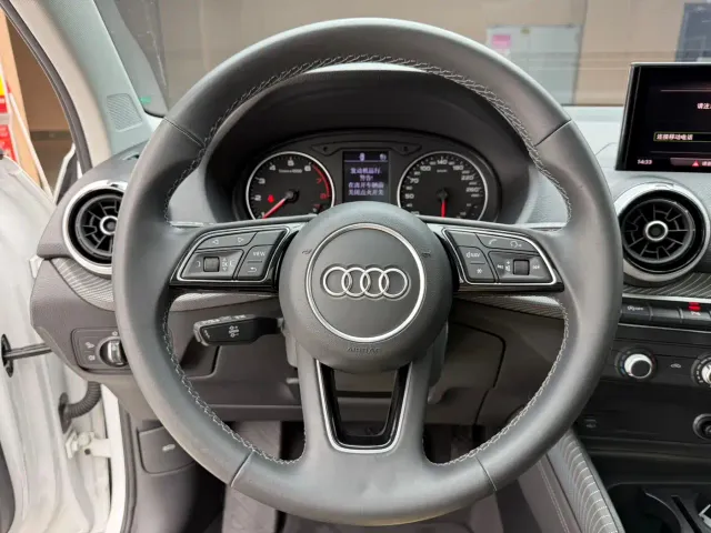 Audi Q2L — Фото автомобиля 9
