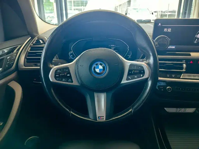 BMW iX3 — Фото автомобиля 8