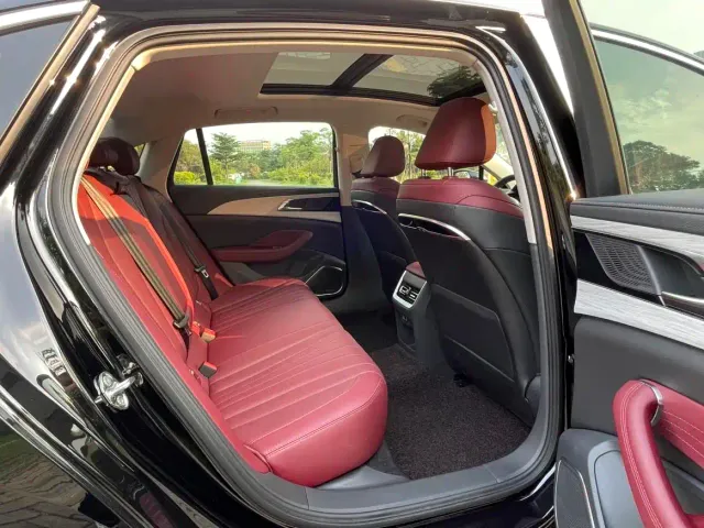 Hongqi H5 — Фото автомобиля 6
