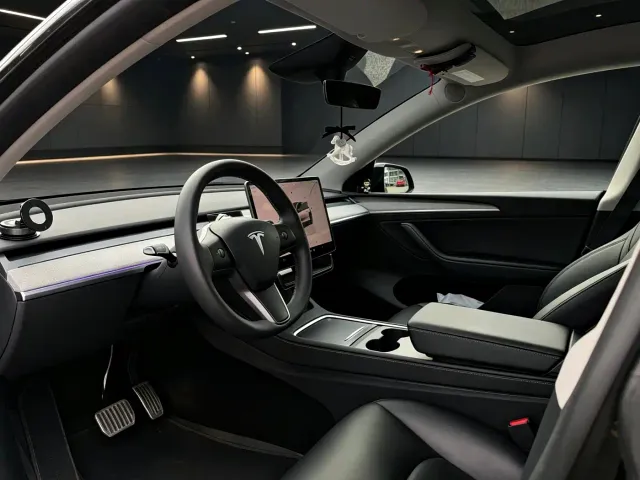 Tesla Model Y — Фото автомобиля 4