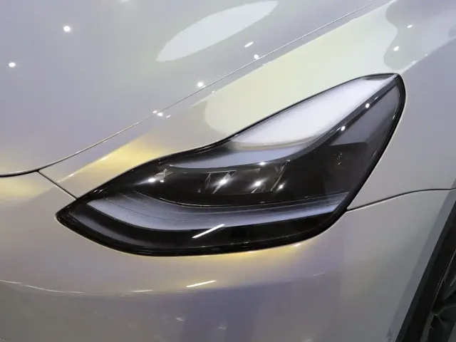 Tesla Model Y — Фото автомобиля 18