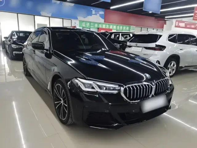 BMW 5 Series — Фото автомобиля 3