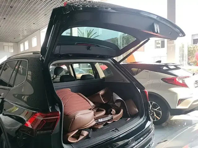 Volkswagen Tiguan L — Фото автомобиля 18