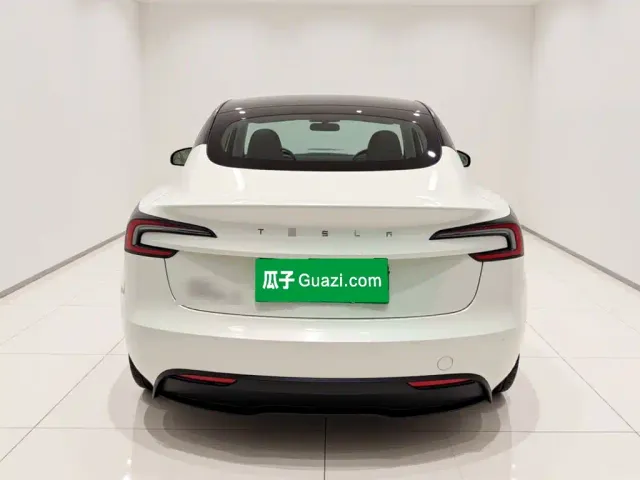 Tesla Model 3 — Фото автомобиля 5