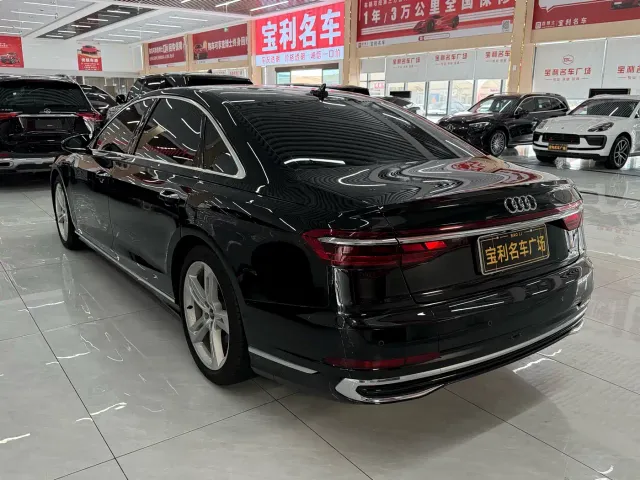 Audi A8 — Фото автомобиля 5
