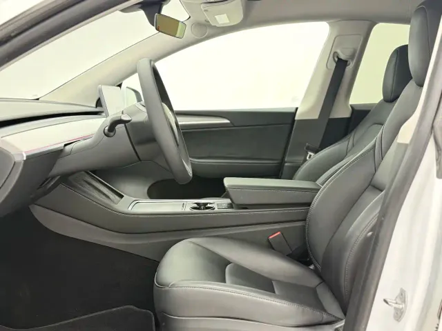 Tesla Model Y — Фото автомобиля 6