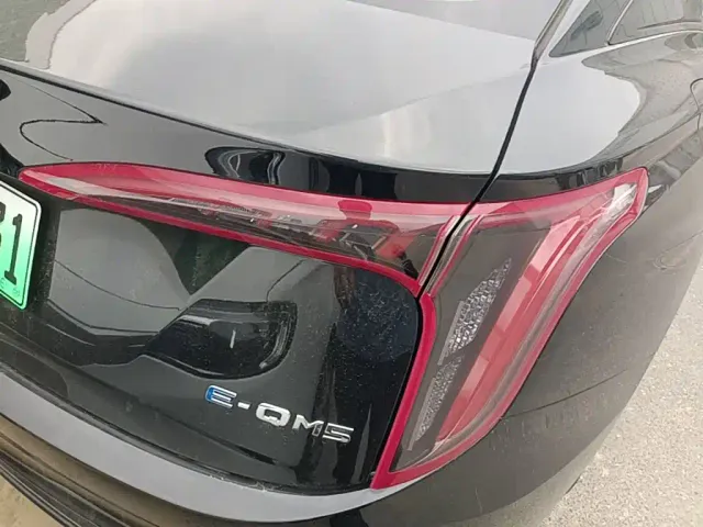 Hongqi E-QM5 — Фото автомобиля 7