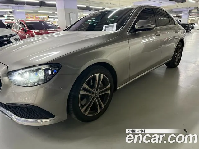 Фотография автомобиля — Mercedes-Benz E-Class