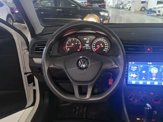 Volkswagen Lavida — Фото автомобиля 10