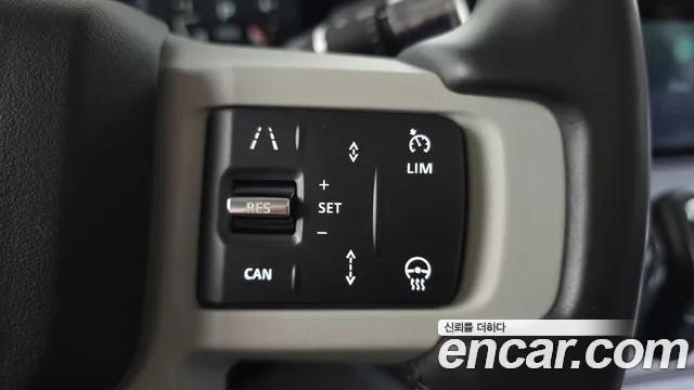 Land Rover Defender — Фото автомобиля 14
