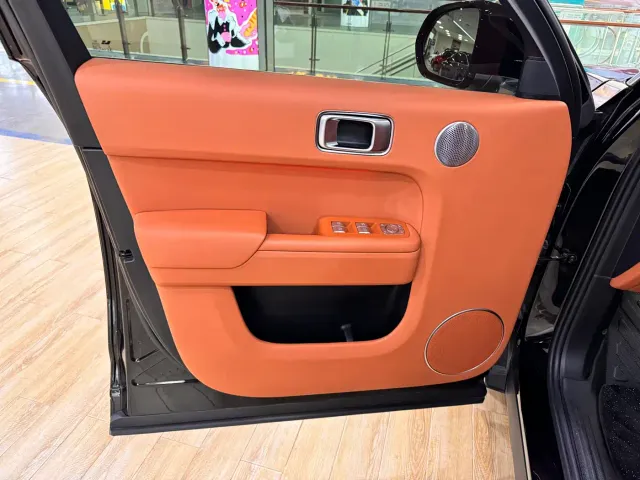 Li Auto L7 — Фото автомобиля 11