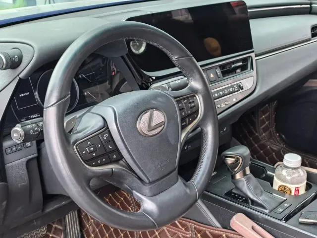 Lexus ES — Фото автомобиля 8