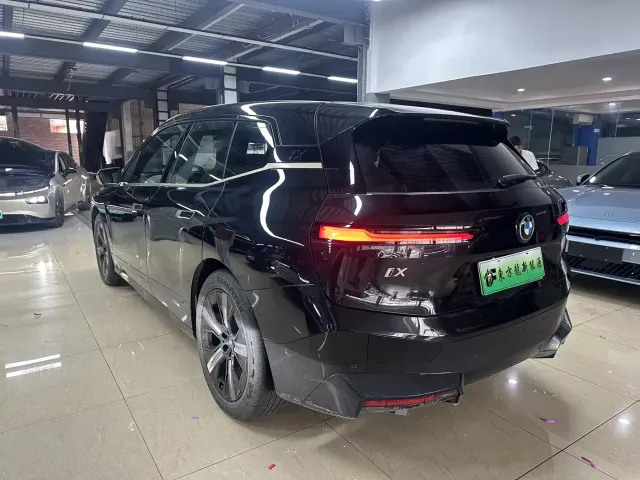 BMW iX — Фото автомобиля 7